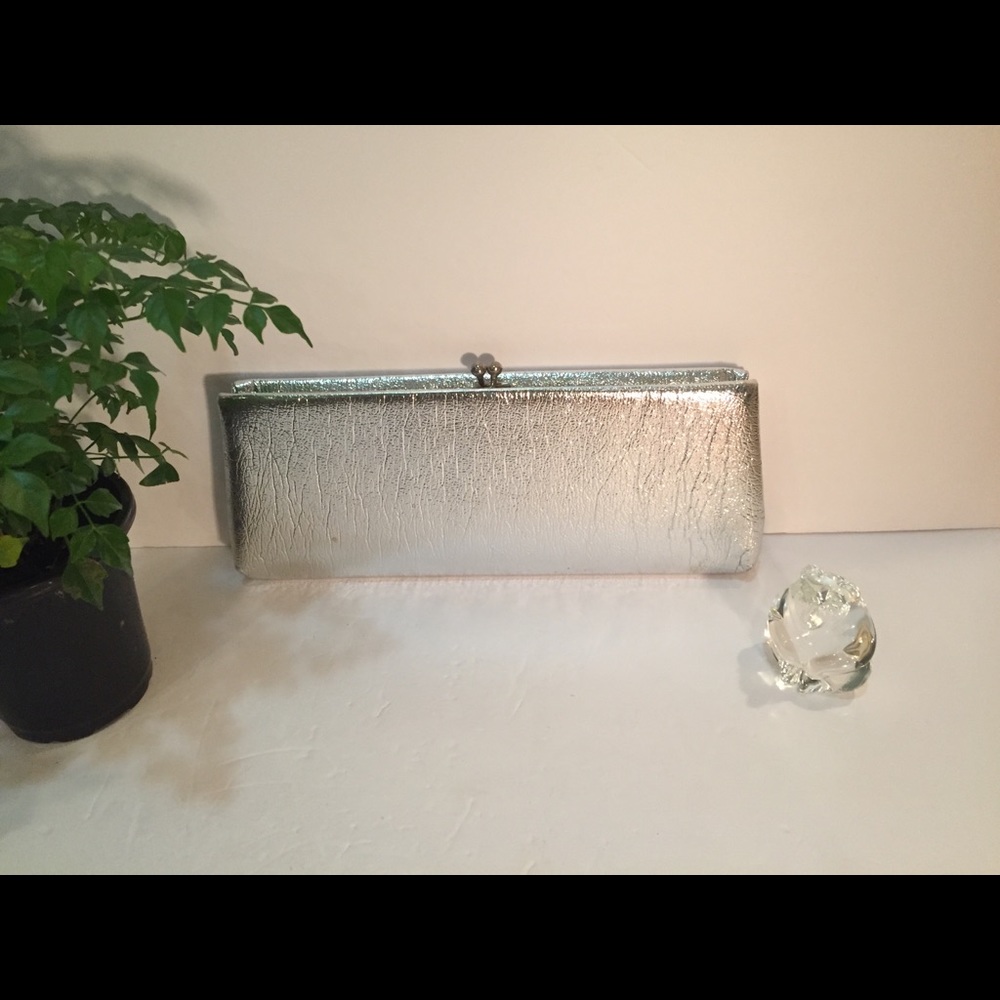 Vintage Clutch Snap Closure Retro Vibe